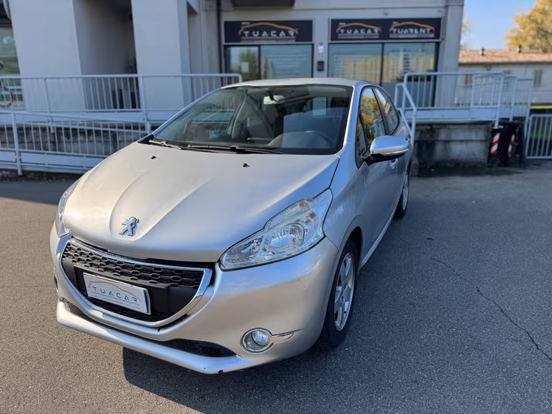 Peugeot 208 - 1