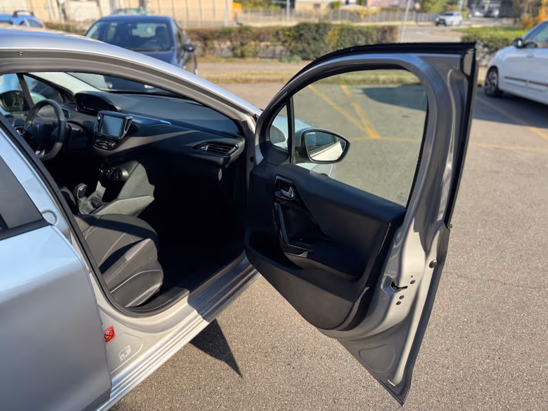 Peugeot 208 - 21