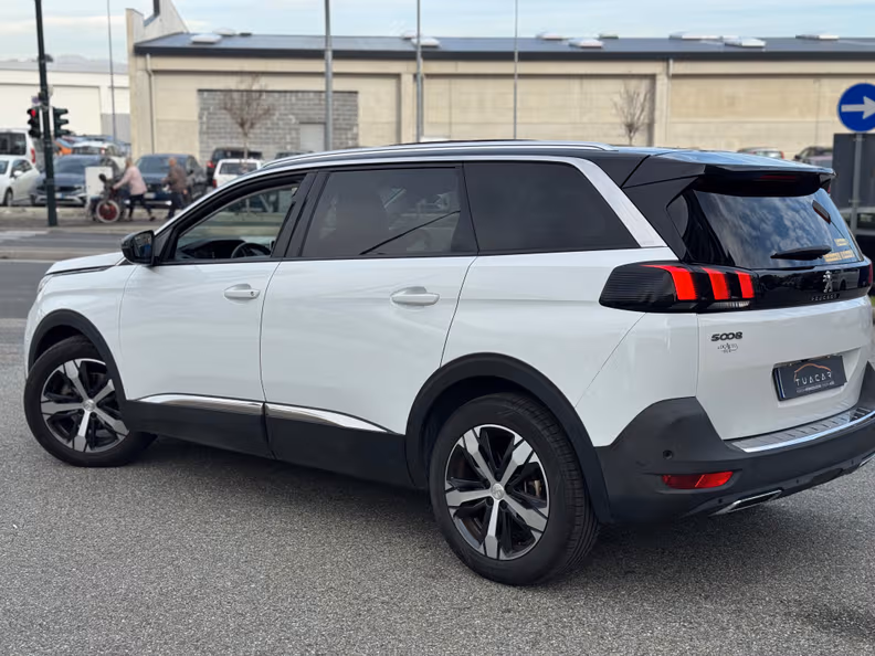 Peugeot 5008 - 5