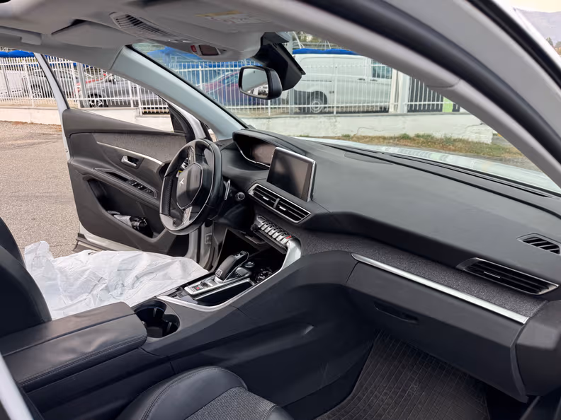Peugeot 5008 - 8