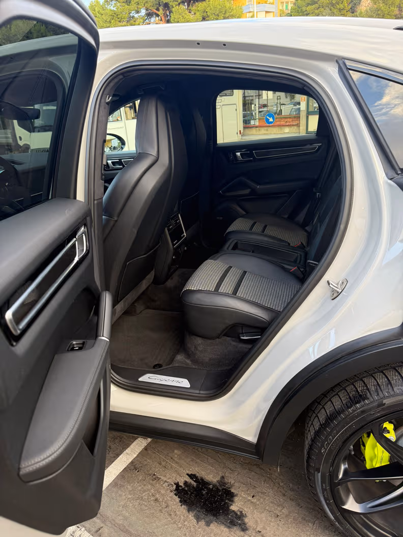 Porsche Cayenne - 4