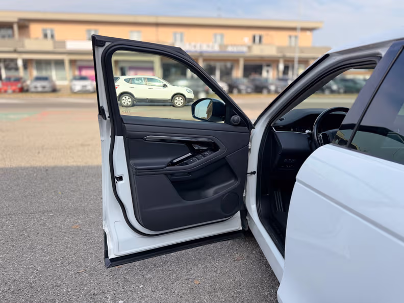 Land Rover Range Rover Evoque - 13