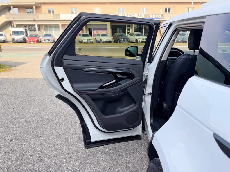 Land Rover Range Rover Evoque - 22