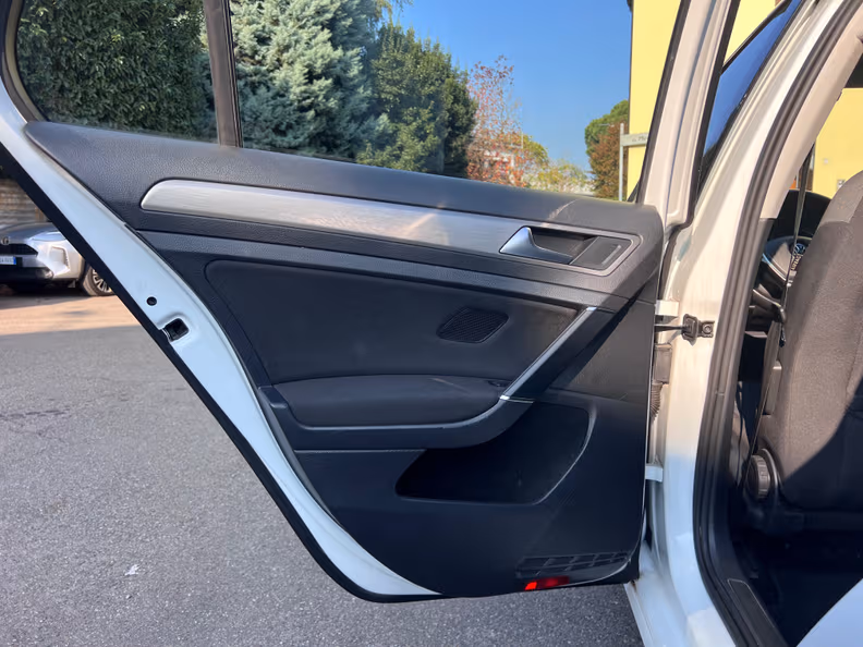 Volkswagen Golf - 38