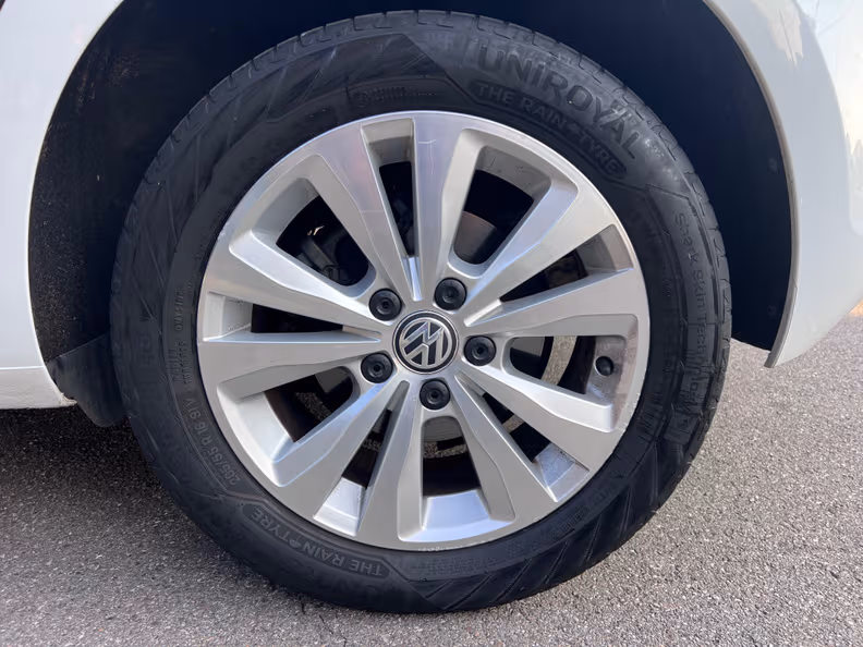 Volkswagen Golf - 44