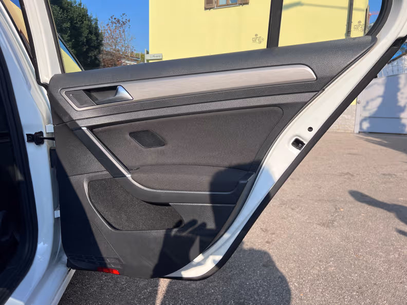 Volkswagen Golf - 39