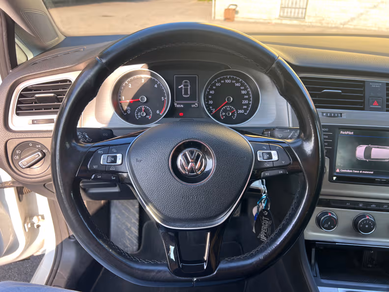 Volkswagen Golf - 12