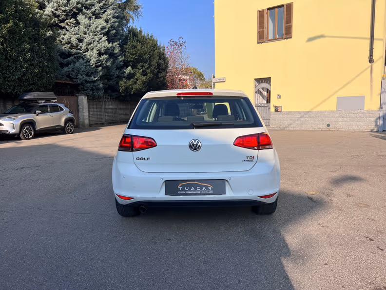 Volkswagen Golf - 6