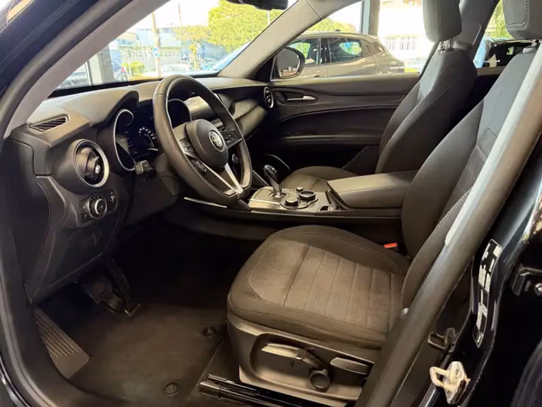 Alfa Romeo Stelvio - 13