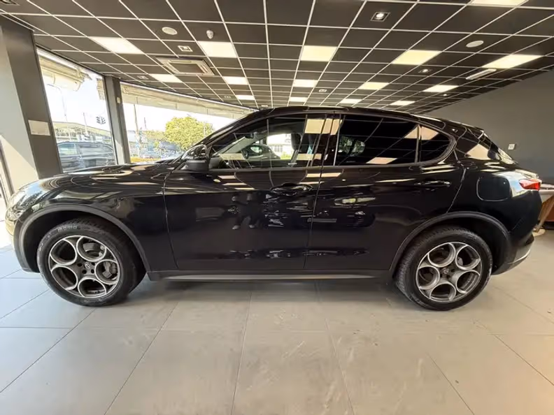 Alfa Romeo Stelvio - 2