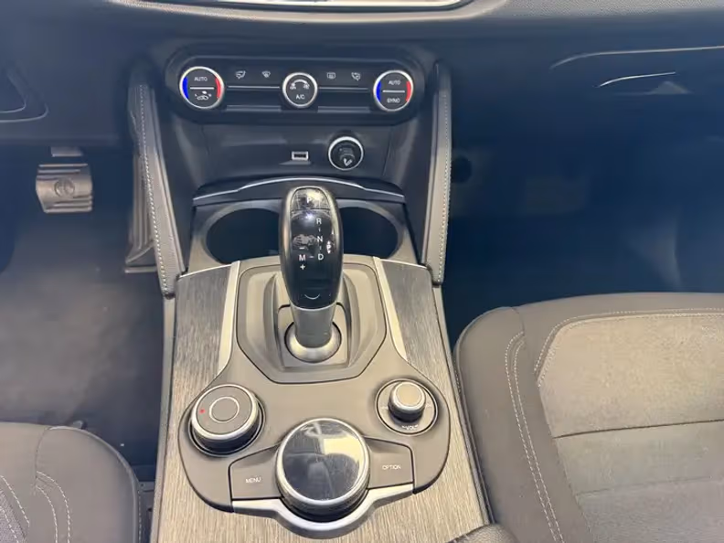 Alfa Romeo Stelvio - 17