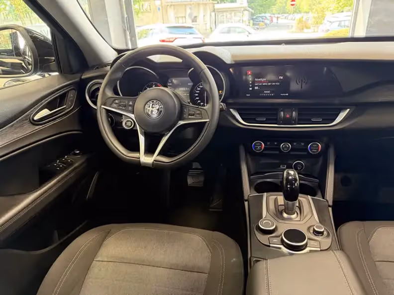 Alfa Romeo Stelvio - 12