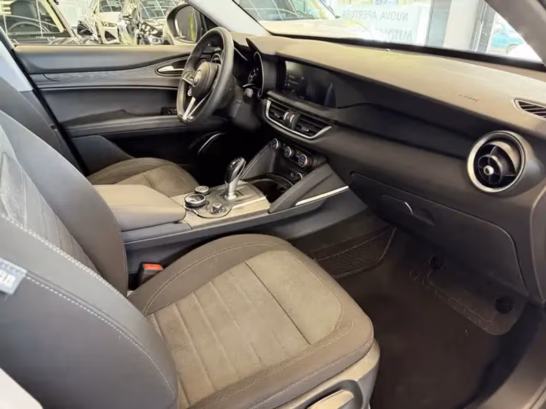 Alfa Romeo Stelvio - 18