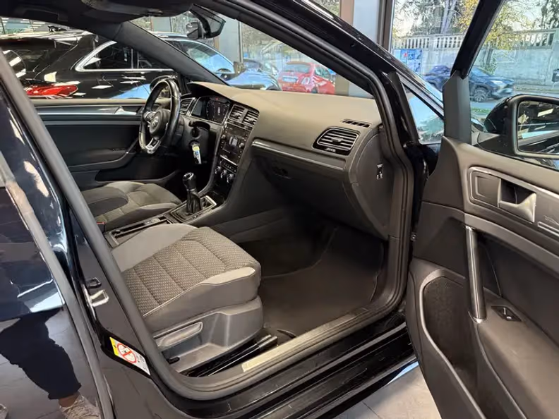 Volkswagen Golf - 17