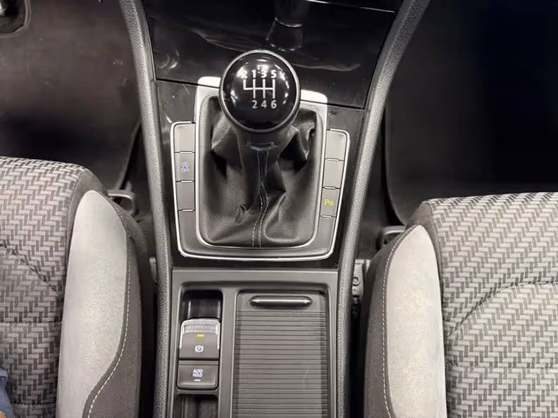 Volkswagen Golf - 16