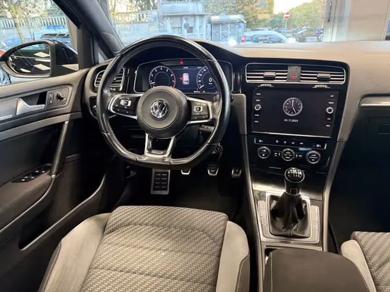 Volkswagen Golf - 11