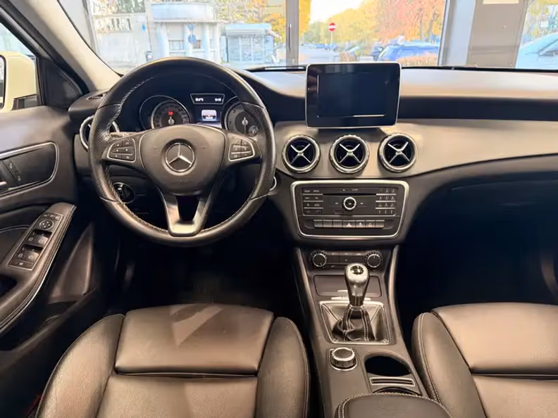 Mercedes-Benz GLA-Class - 11