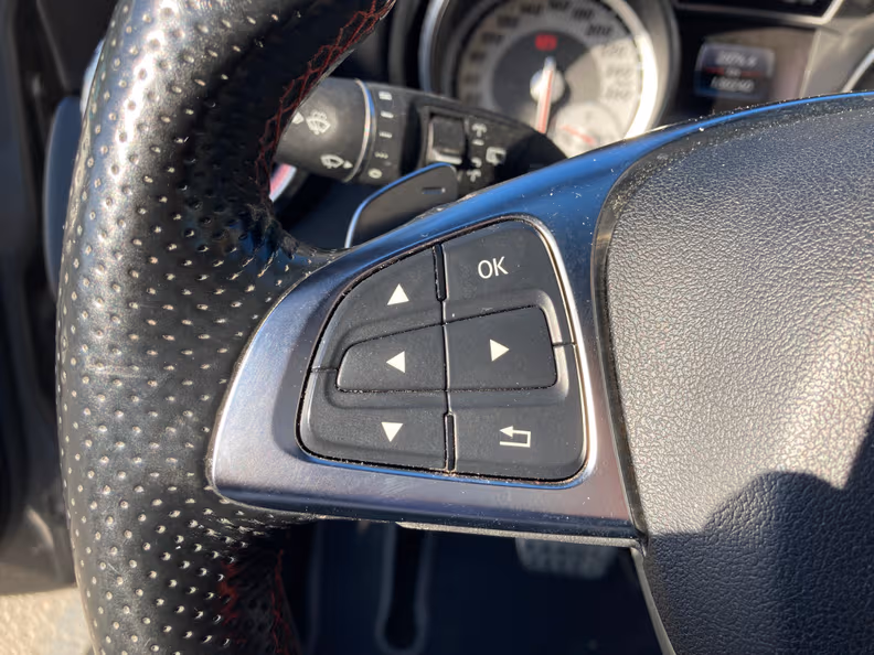 Mercedes-Benz GLA-Class - 32