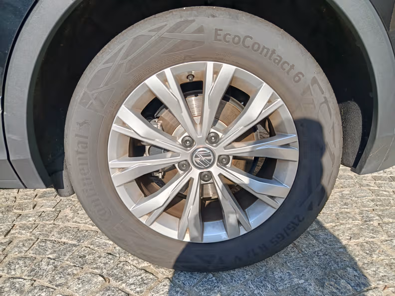 Volkswagen Tiguan - 43