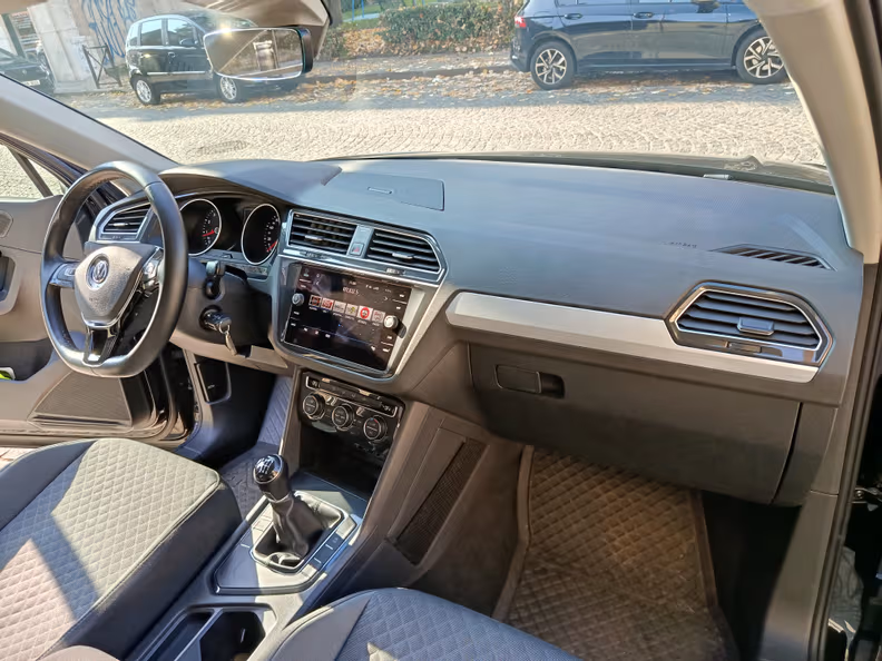 Volkswagen Tiguan - 23