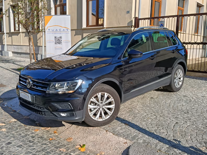 Volkswagen Tiguan - 1