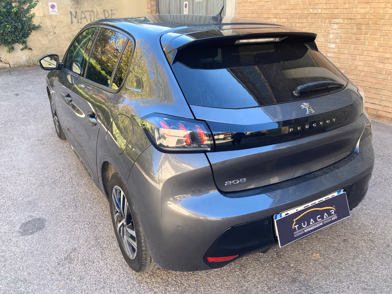 Peugeot 208 - 18