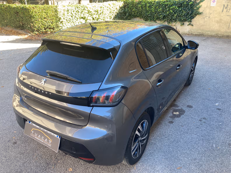 Peugeot 208 - 25