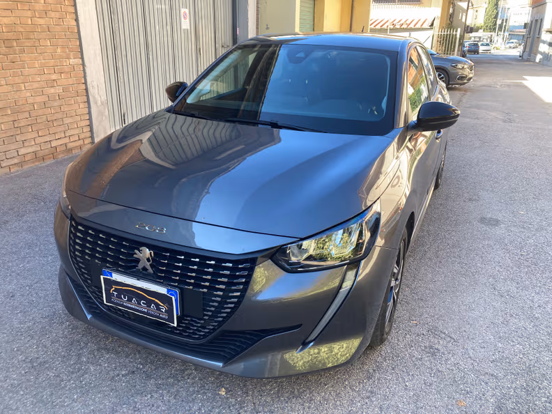 Peugeot 208 - 8