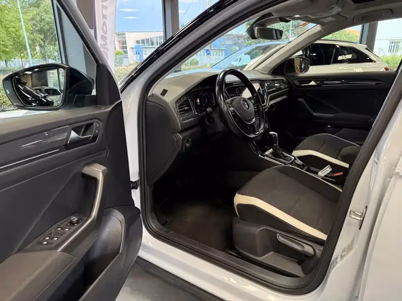 Volkswagen T-ROC - 13