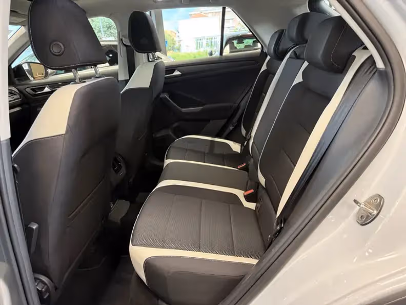 Volkswagen T-ROC - 11