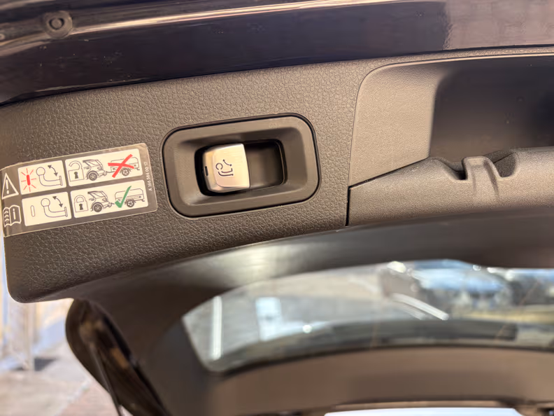 Mercedes-Benz C-Class - 29