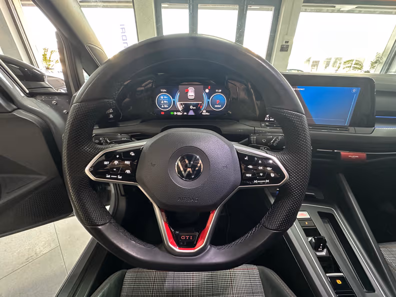 Volkswagen Golf - 11