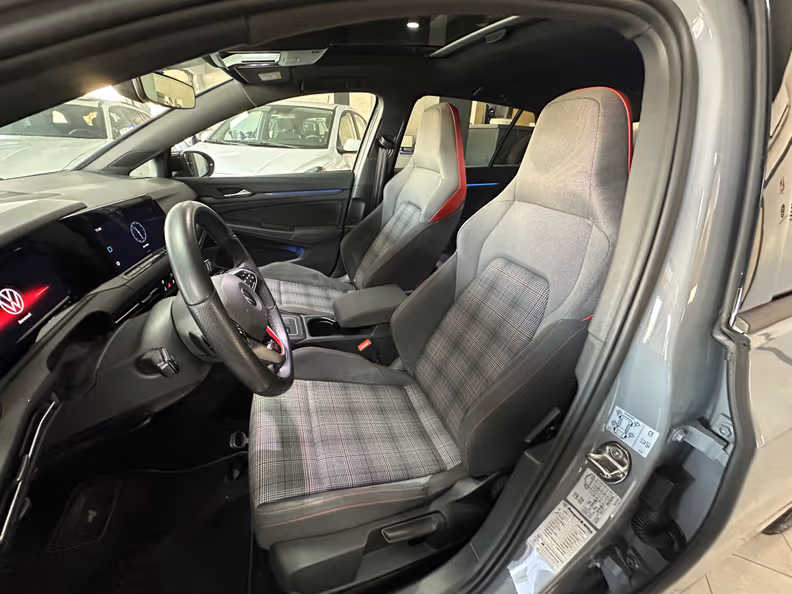 Volkswagen Golf - 10