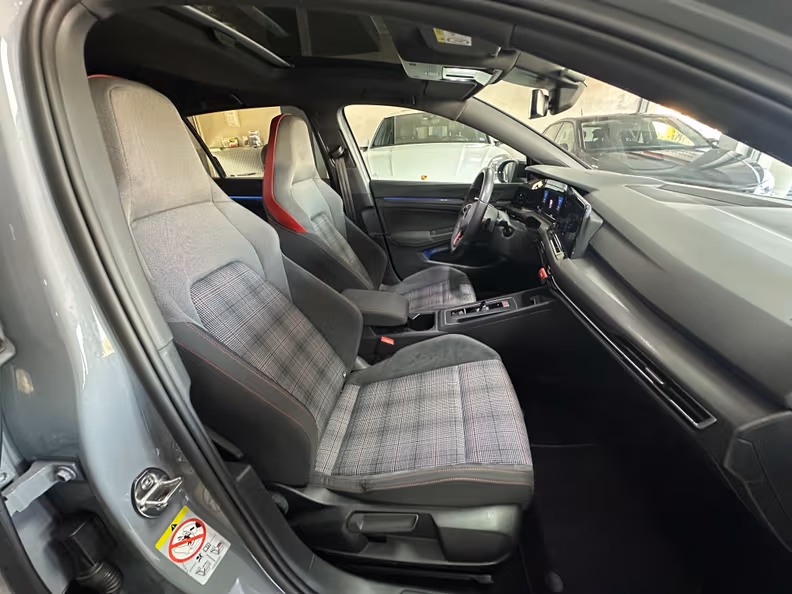 Volkswagen Golf - 14