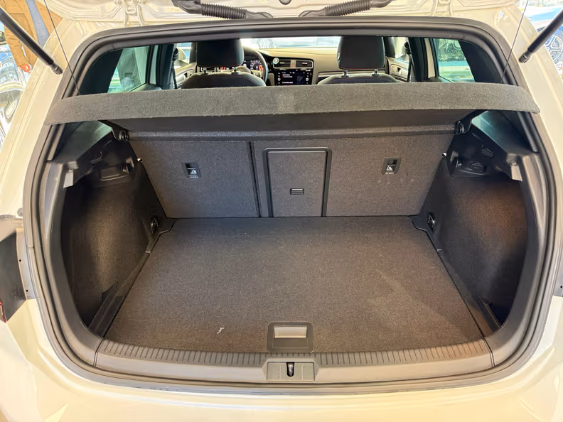 Volkswagen Golf - 10