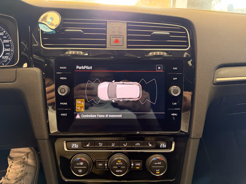 Volkswagen Golf - 16