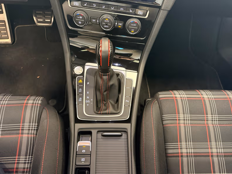 Volkswagen Golf - 17