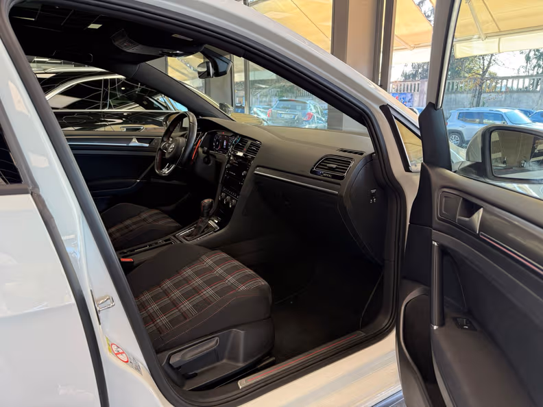 Volkswagen Golf - 18