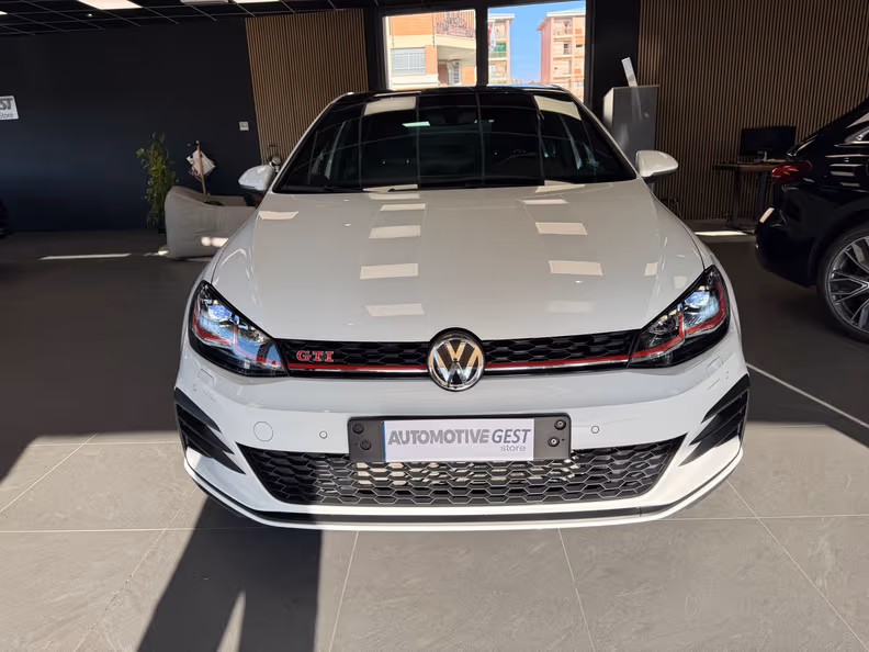 Volkswagen Golf - 8