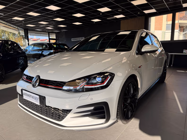 Volkswagen Golf - 1