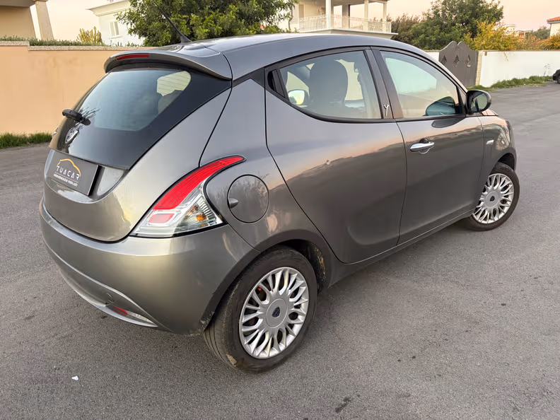 Lancia Ypsilon - 5