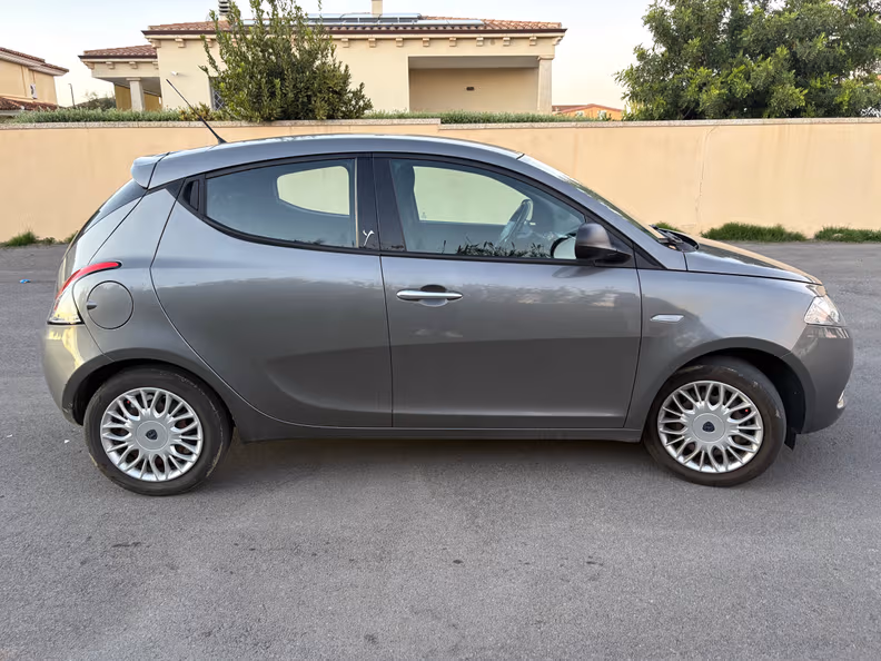 Lancia Ypsilon - 4