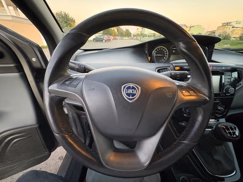 Lancia Ypsilon - 12