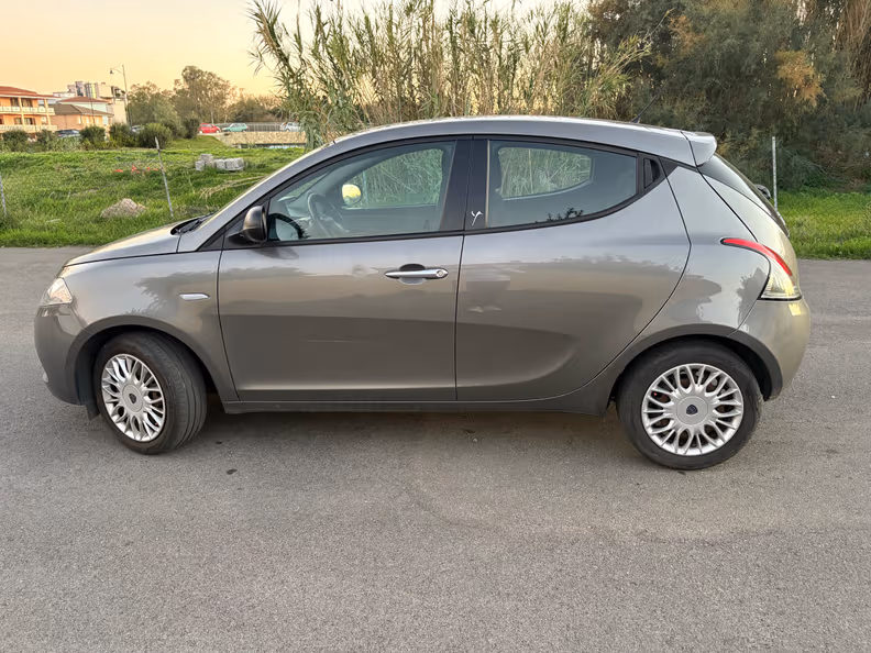 Lancia Ypsilon - 8