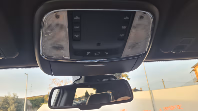 Jeep Grand Cherokee - 32