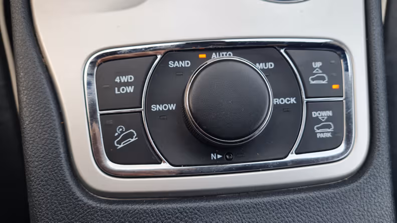 Jeep Grand Cherokee - 27