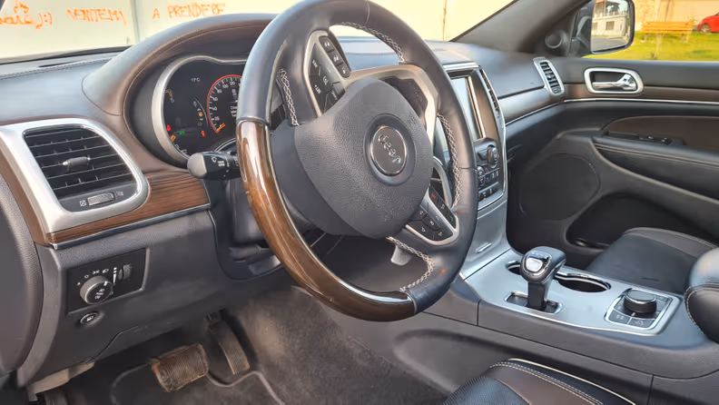 Jeep Grand Cherokee - 14