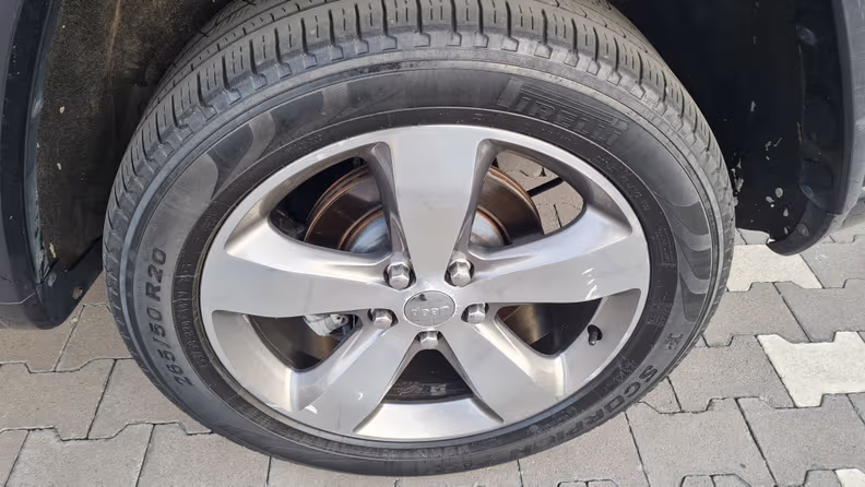 Jeep Grand Cherokee - 9