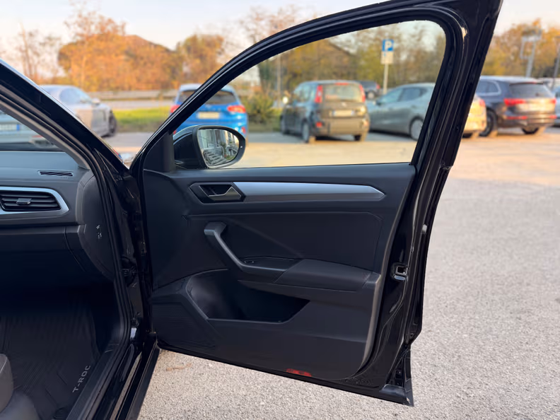 Volkswagen T-ROC - 21