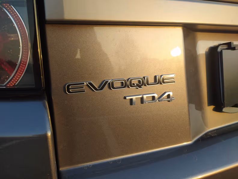 Land Rover Range Rover Evoque - 25